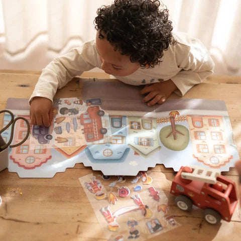 Libro attacca-stacca Jim il Pompiere con adesivi – Little Dutch