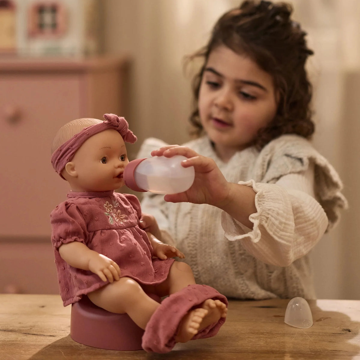 Bambola Livia che beve e fa la pipì – Little Dutch