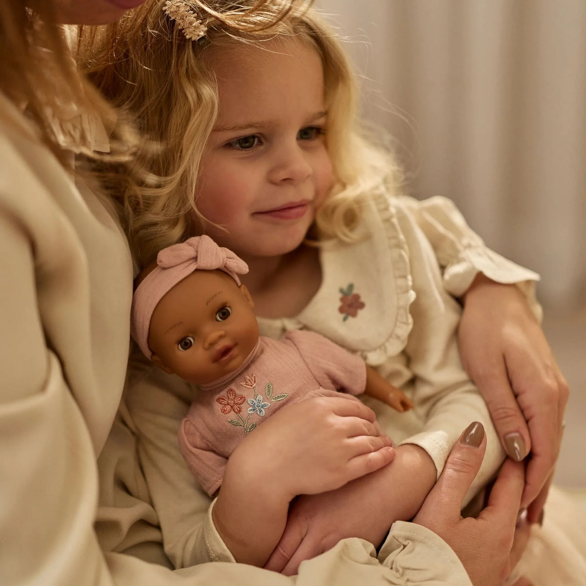 Bambola piccola Yara morbida – Little Dutch