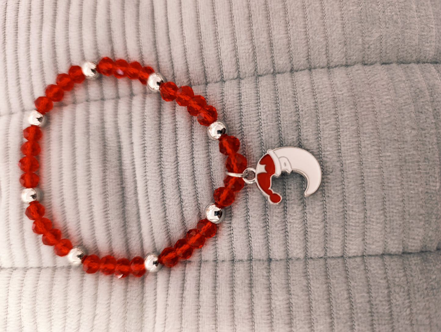 Bracciale Natalizio con Perline Colorate e Ciondoli - Bigiotteria Elegante