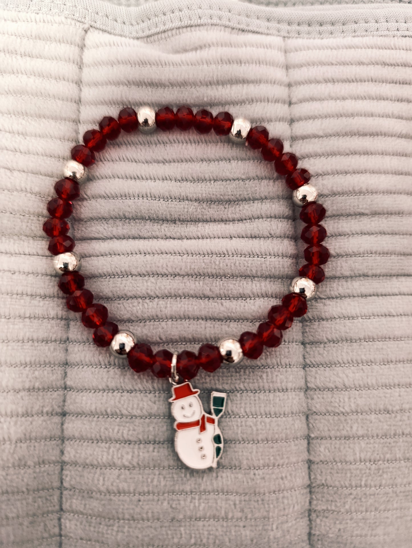 Bracciale Natalizio con Perline Colorate e Ciondoli - Bigiotteria Elegante