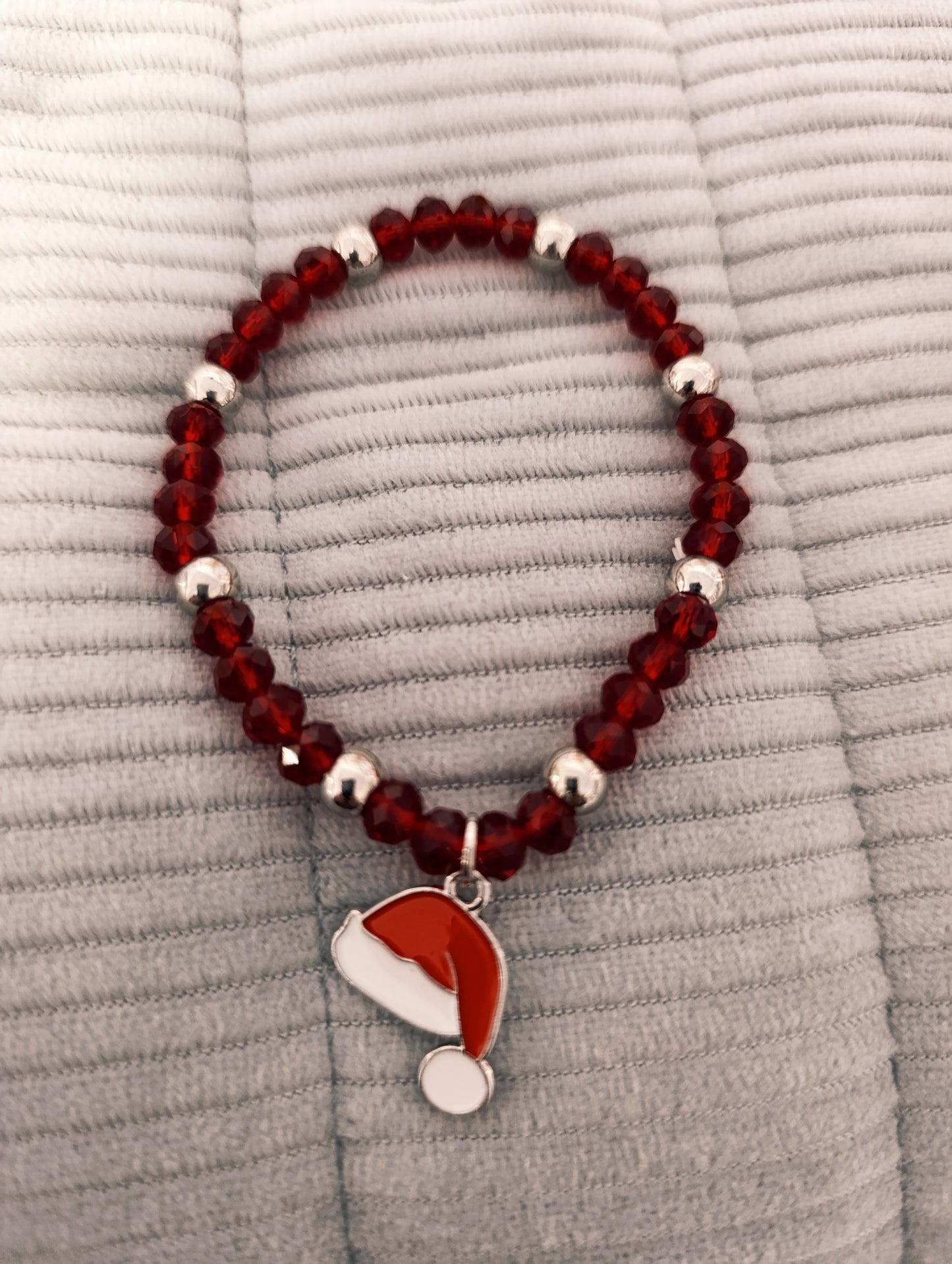 Bracciale Natalizio con Perline Colorate e Ciondoli - Bigiotteria Elegante